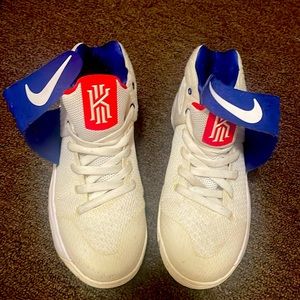 Men’s Kyrie Sneaker